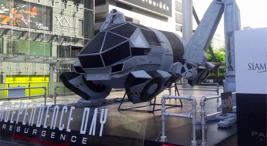 “UFO”真来了？《独立日2》太空拖船惊现曼谷