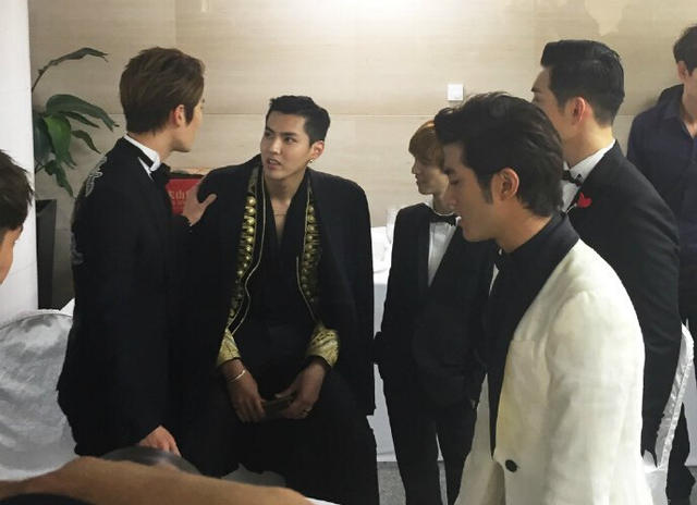 187cm吴亦凡坐着也比郭敬明高 求郭敬明身高