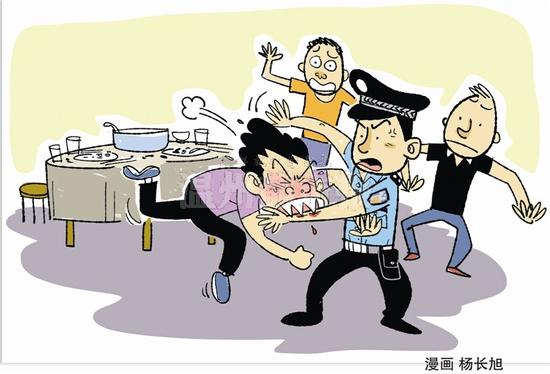 父子齐吃霸王餐 双双暴力反抗被拘