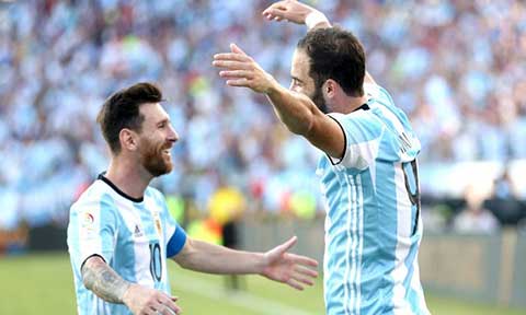 美洲杯:梅西1射2传伊瓜因2球 阿根廷4-1进4强