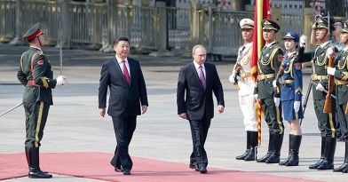 习近平举行仪式欢迎俄罗斯总统普京访华