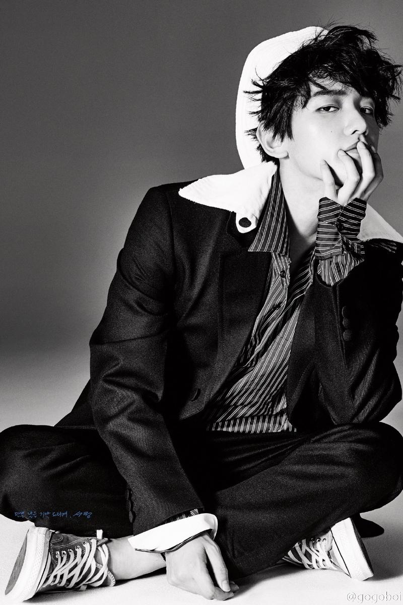 exo开启轻熟男风 边伯贤黑白写真帅一脸
