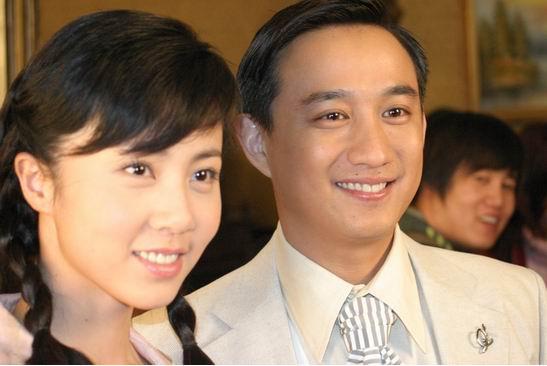 黄磊和孙莉是娱乐圈有名的师生恋,孙莉大学时曾经是黄磊的学生,两人的