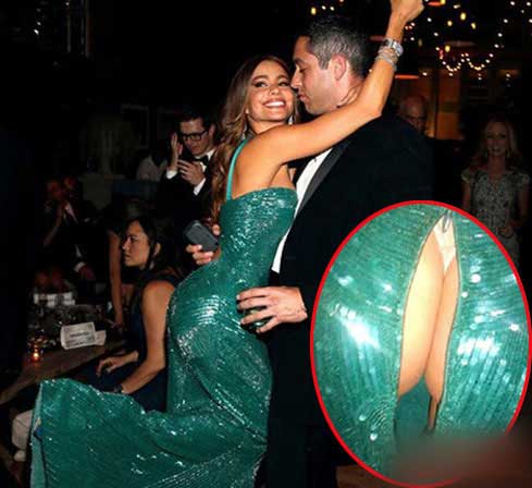 明星裤档爆开露屁股出丑图片:索菲亚·维加拉裙子裂开露出香臀