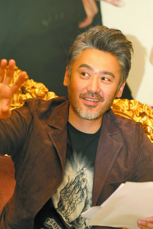 马天宇韩庚周杰伦魏晨韩红海清 明星帅气白发造型盘点