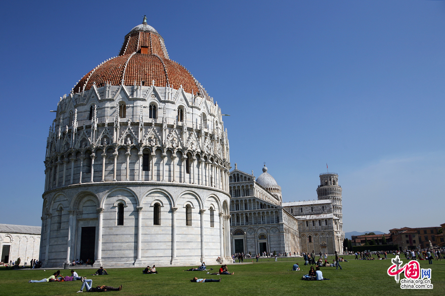 圆柱型的洗礼堂