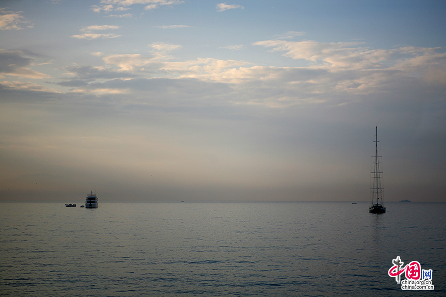清晨的第勒尼安海