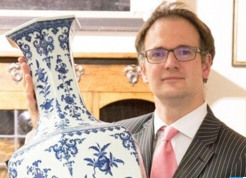 英夫妇用乾隆年间青花瓷顶门36年