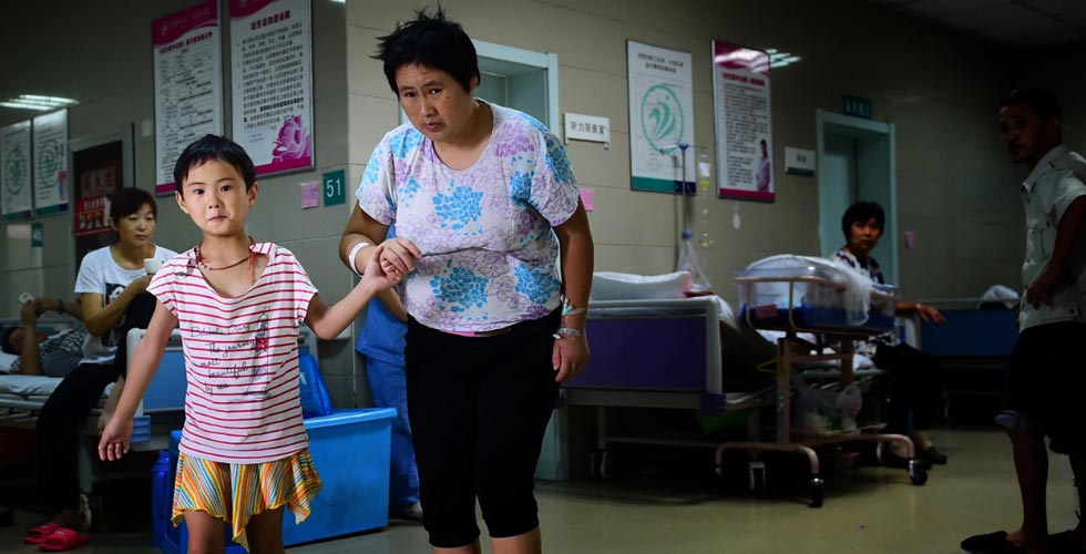 住在医院走廊的守母少女