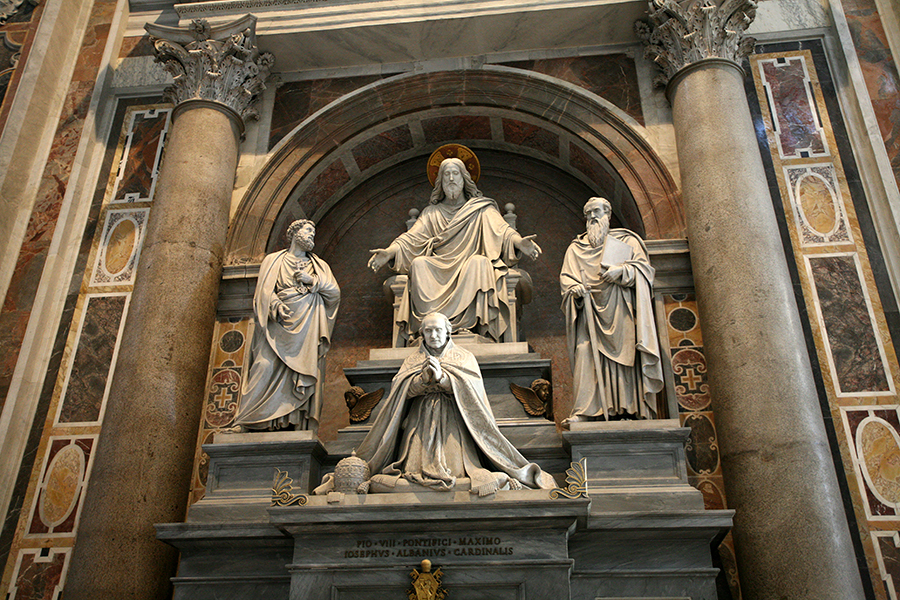 教堂里的雕塑