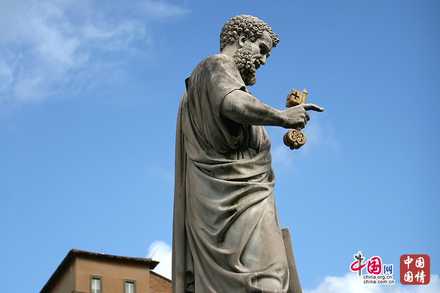 首任教皇聖彼得石像，他是耶穌的十二門徒之一