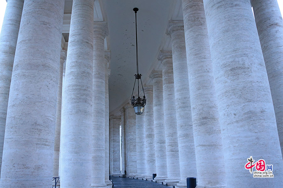 圆柱组成的走廊