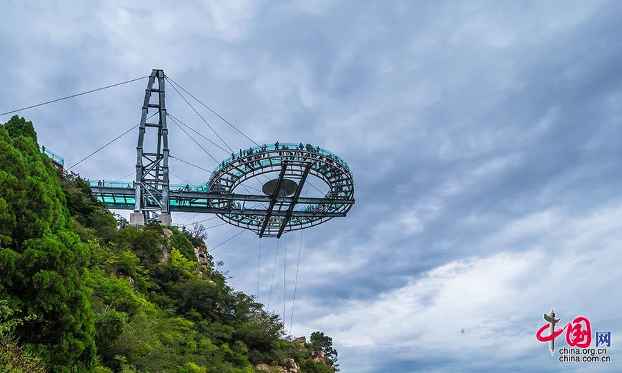 北京石林峡景区玻璃观景台受游客青睐