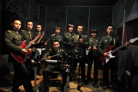 点火乐队别样战狼点燃强军梦