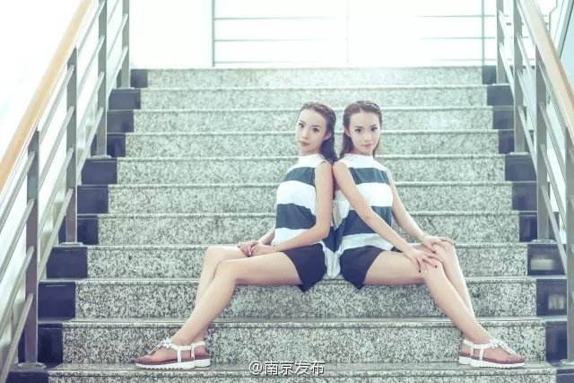 90后美女双胞胎姐妹同分考同校同专业