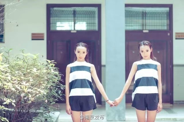 90后美女双胞胎姐妹同分考同校同专业