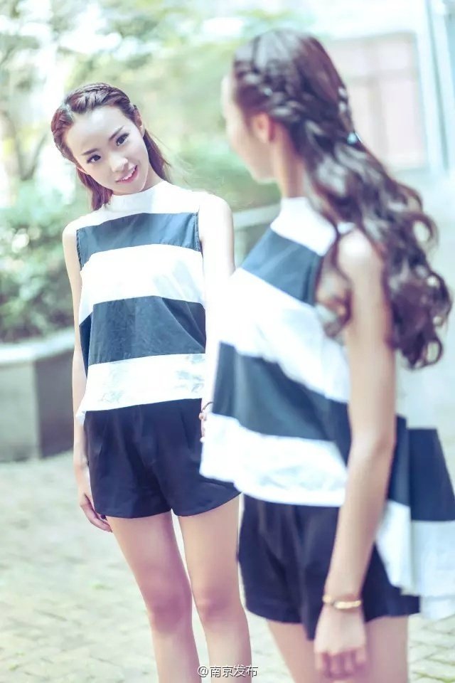 90后美女双胞胎姐妹同分考同校同专业