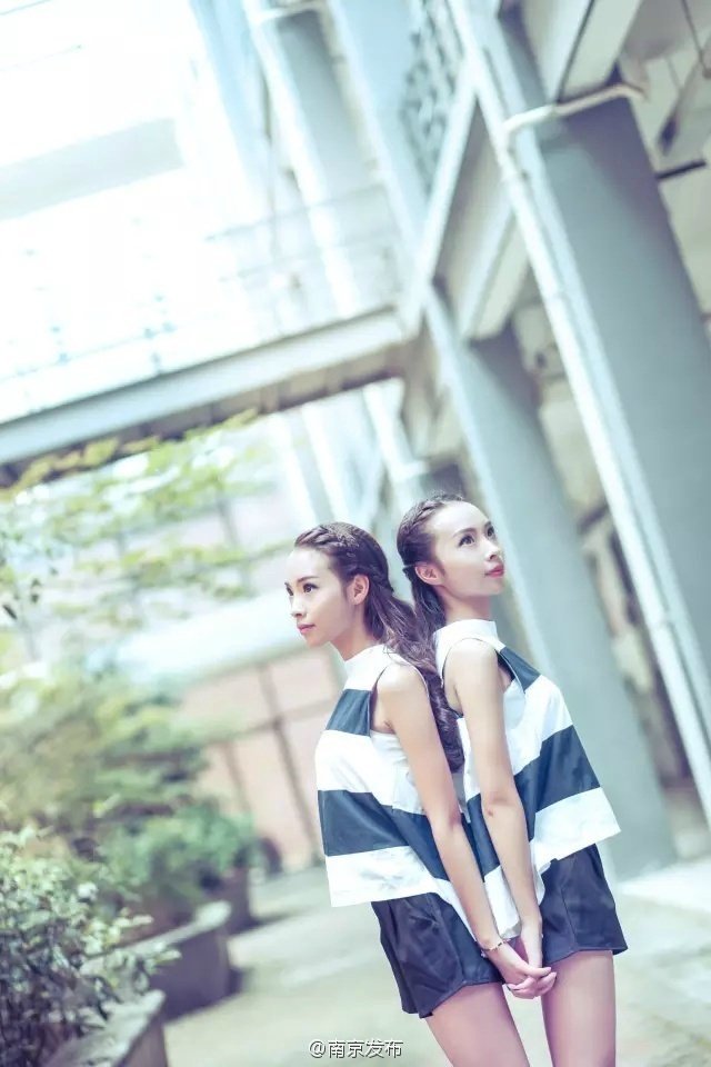 90后美女双胞胎姐妹同分考同校同专业