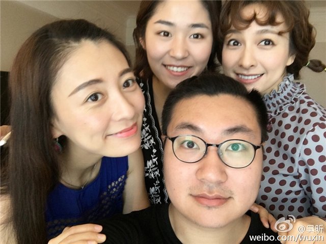 吴昕换新发型秒变40岁大妈 网友:奶奶装?