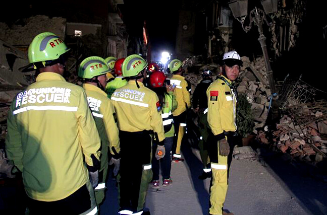 中国民间救援队抵达意大利地震灾区参与救援