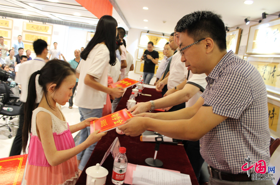 国美酒业集团圆梦行动公益助学基金会(2016)捐资助学仪式隆重举行[组图]