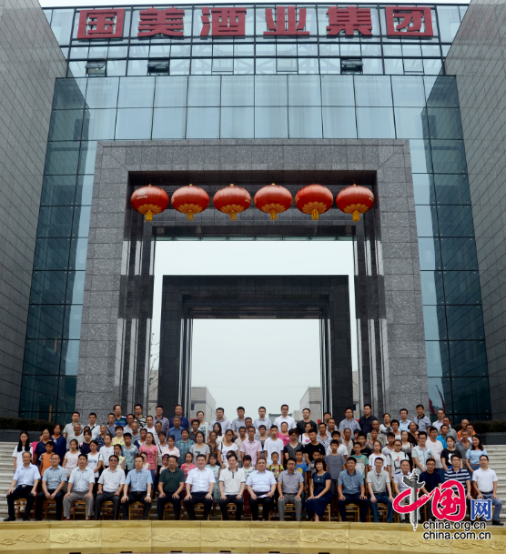 国美酒业集团圆梦行动公益助学基金会(2016)捐资助学仪式隆重举行[组图]