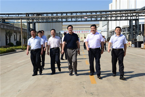 中国银行山东分行副行长张守川一行来国美酒业参观考察组图