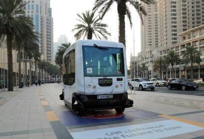 迪拜市中心试运营无人驾驶客车 