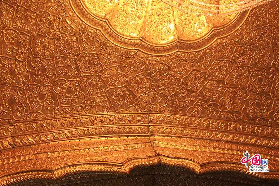 金门上的金箔浮雕装饰