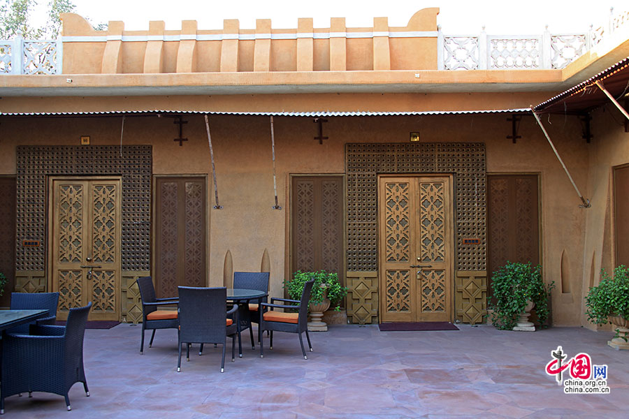 客房传统的大铜门