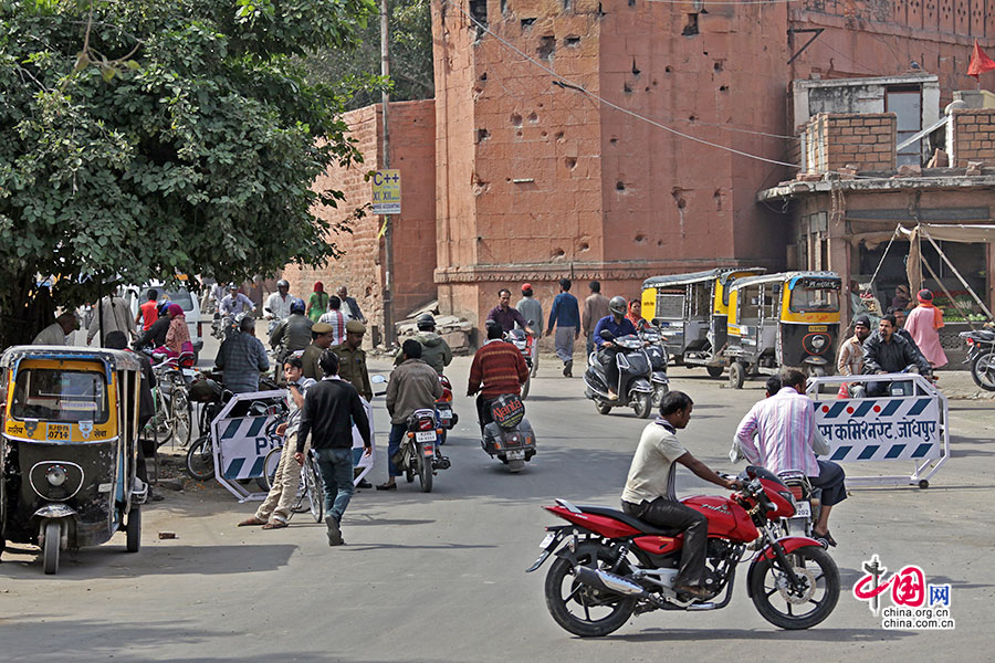 各种摩托是西拉贾斯坦城市里的主要交通工具