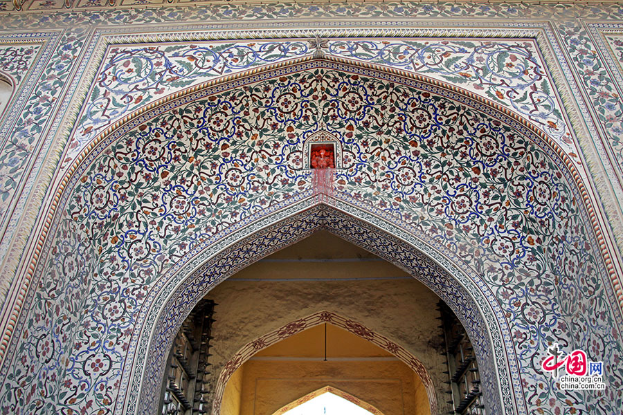 进入王宫的的大门有着独特的伊斯兰风格