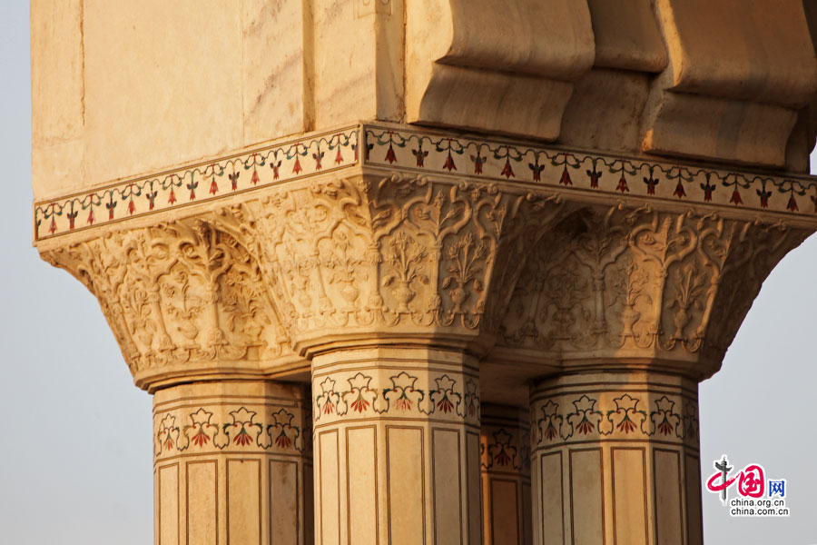 宫殿的柱式有波斯风格