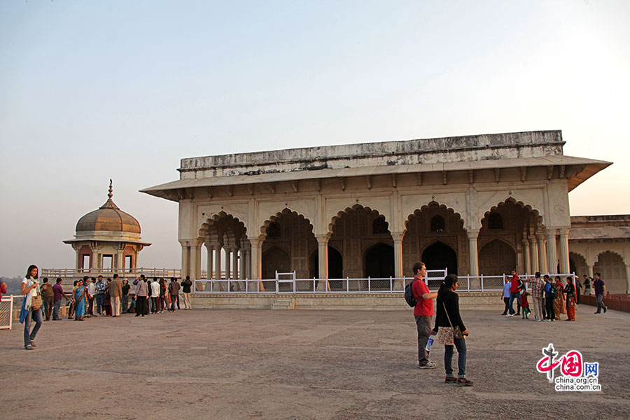 私人大厅（Diwan-i-khas）曾是皇帝接见贵宾与外国使节的场所