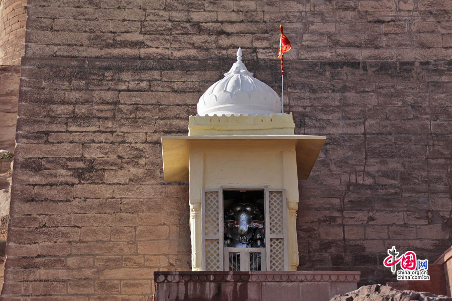 白色神庙供奉着印度教的象神Ganesha