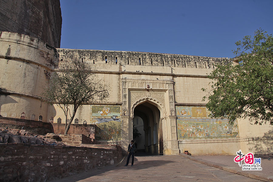 建于1806年的Jayapol大门