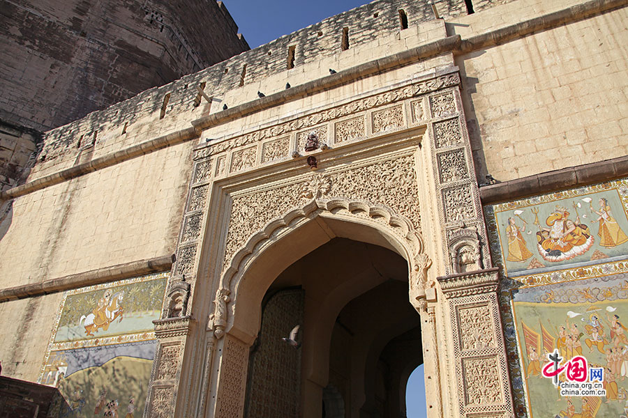 大门是为庆祝王瓦尔国王Man Singh打败其他两个小王国而建