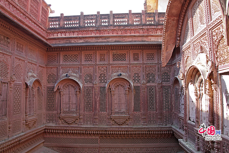 传统的雕塑建筑保留了印度风情