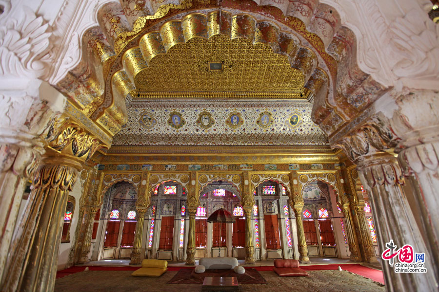 花之宫的黄金天花板镶嵌了超过80公斤的黄金饰品