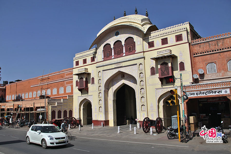 Tripolia gate是旧城北部拥有三个拱门的高大黄色城门如今已不允许车辆穿行
