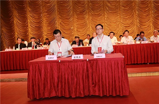 國家防偽工程技術研究中心産品追溯委員會與中國商業聯合會現場簽署戰略協議