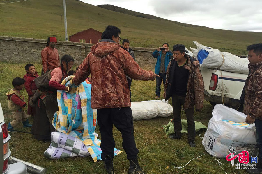 理塘启动"9.23"地震灾后重建工作 4200多名受灾群众将温暖过冬[组图]
