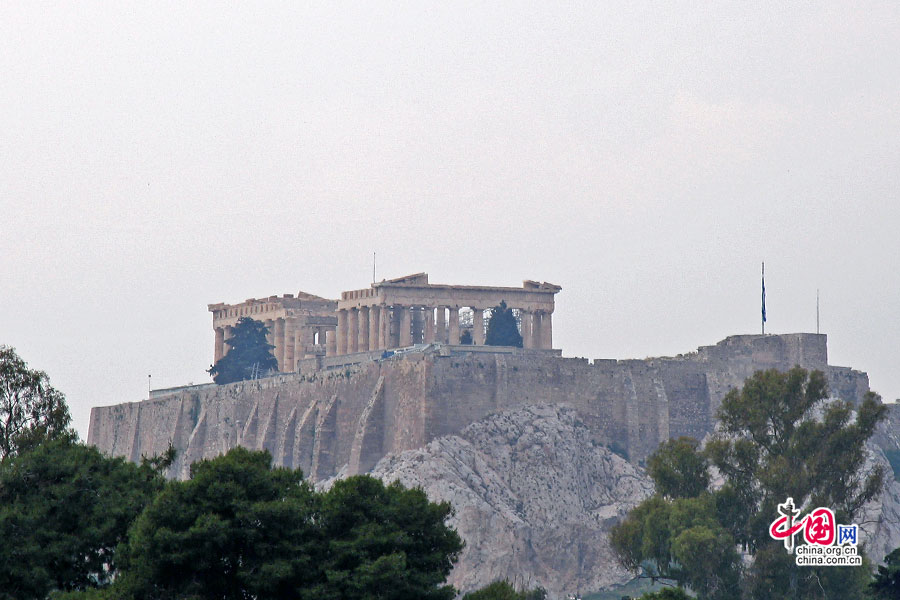 卫城位于雅典老城之上