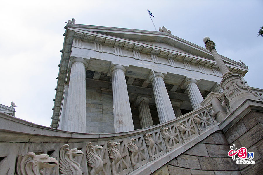 希腊国家图书馆是一座花园别墅式建筑