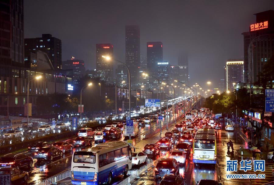 （晚报）北京秋夜雨