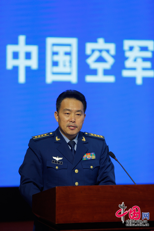 2016年10月28日,中国空军新闻发言人申进科大校在新闻发布会上介绍