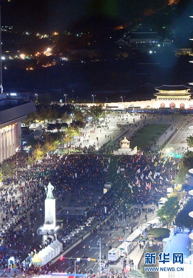 韩国民众万人集会要求总统朴槿惠下台