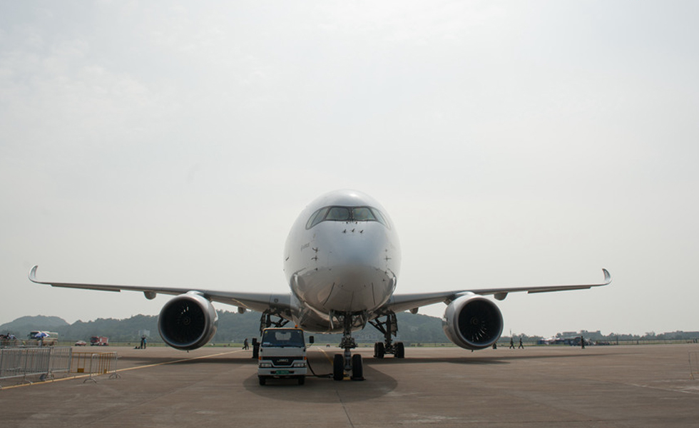 空客A350参加珠海航展做静态展示和飞行表演