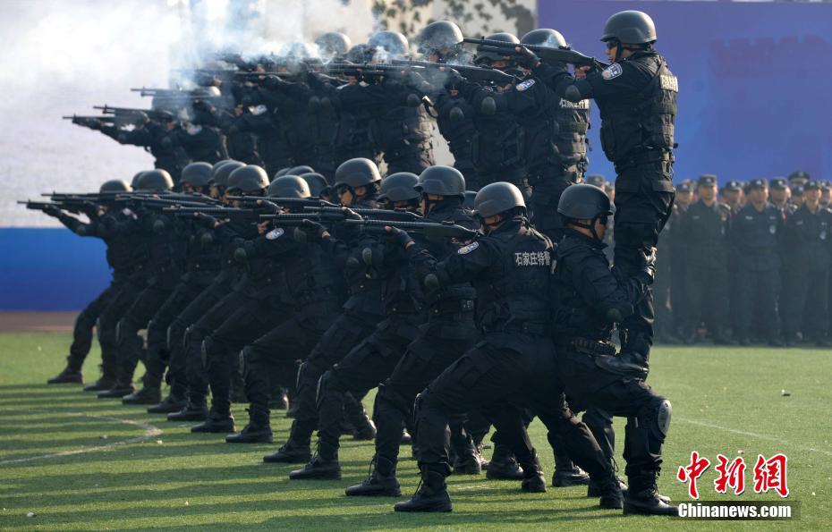 重火力压制 河北特警实战训练比武_图片中国_中国网