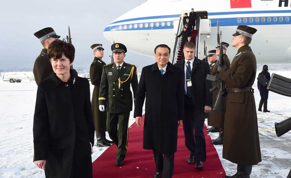 李克強抵達里加出席第五次中國－中東歐國家領導人會晤並對拉脫維亞進行正式訪問